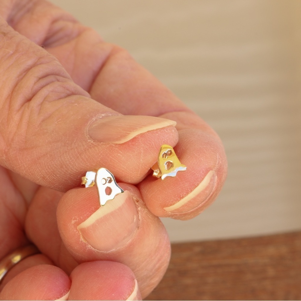 Gold Ghost post earrings - Picture 5 of 6